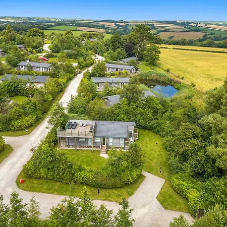 4 Meadow Retreat *